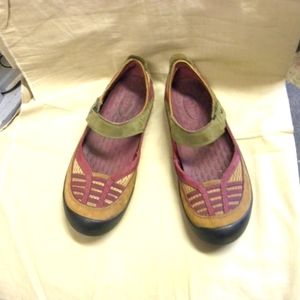 Pr burgundy,olive,brn "Privo" mary jane shoes size 8.8M